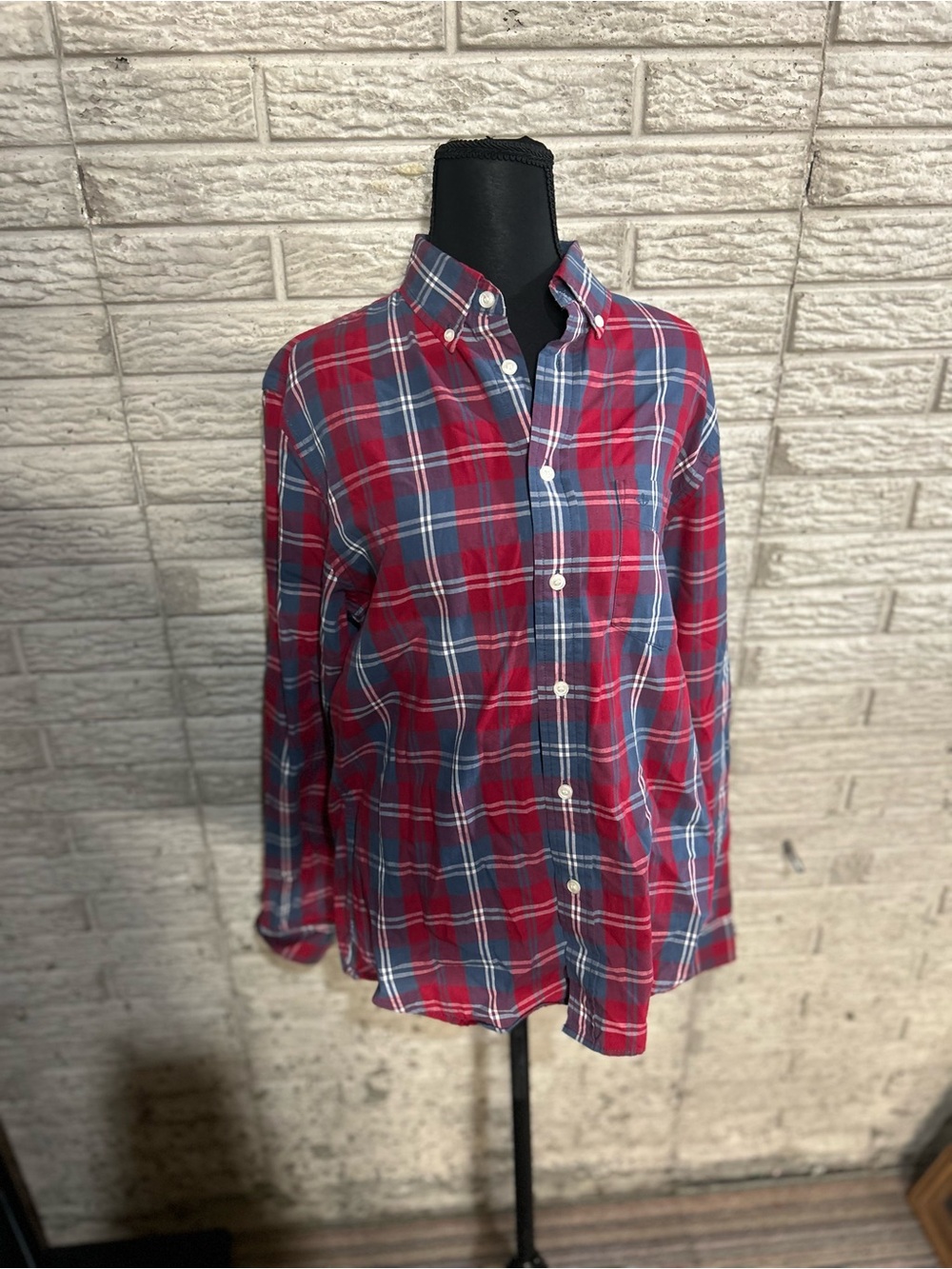 Dockers Red and Blue Plaid Button-Down Shirt Size Small